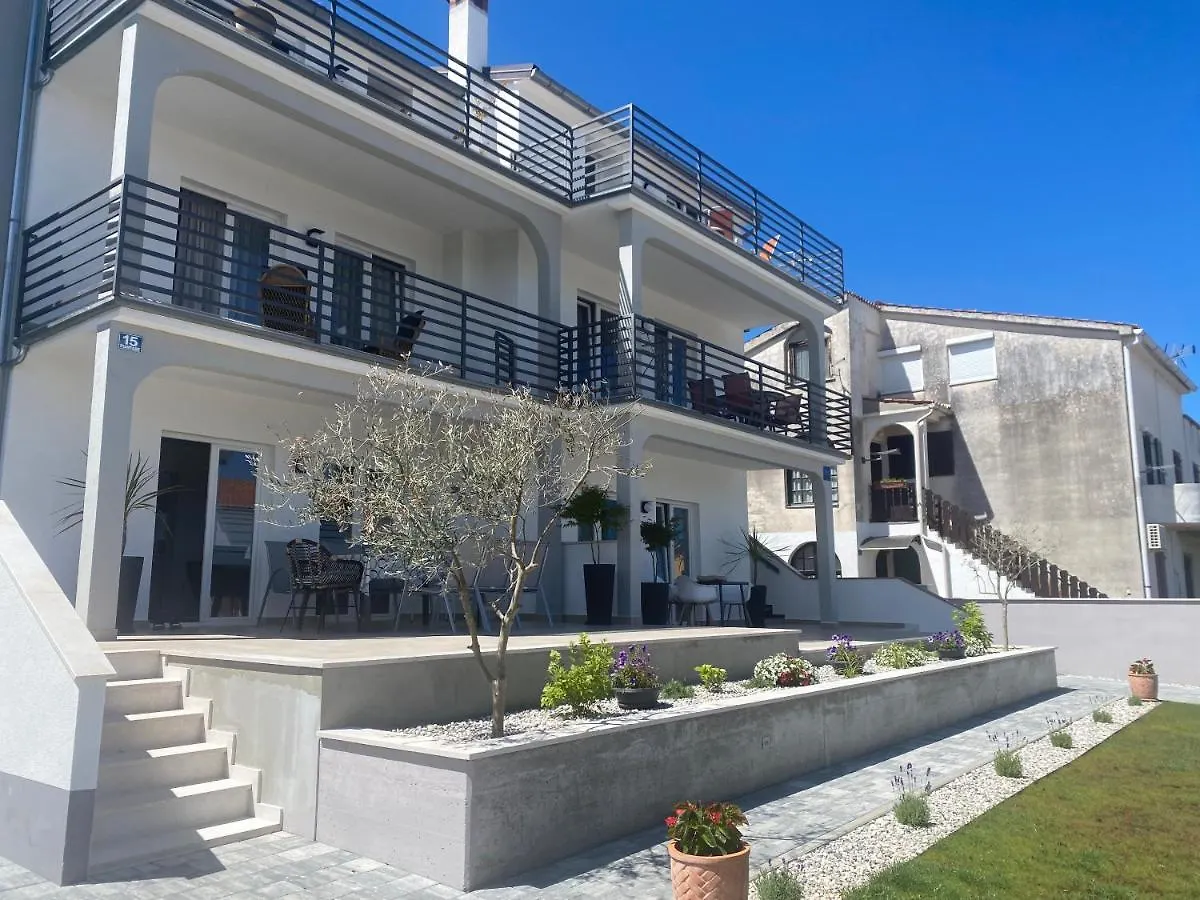 פורץ Room With Balcony